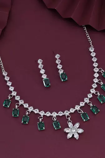Green color stone necklace set