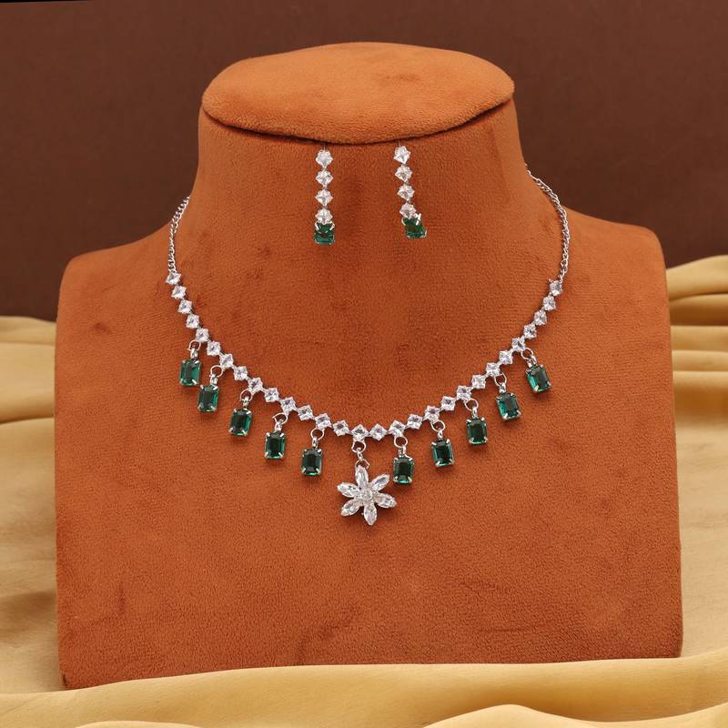 Green color stone necklace set