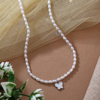 White color fashion necklace 1