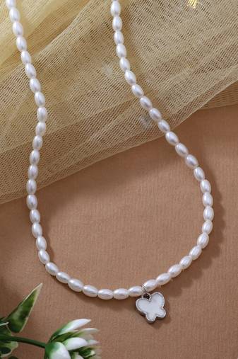 White color fashion necklace