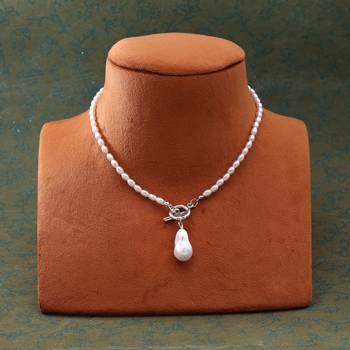 White color fashion necklace 2