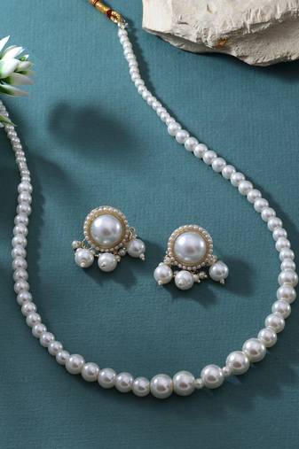 White color fashion necklace set