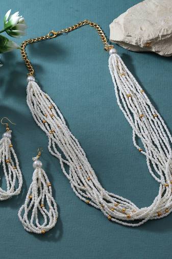 White color puwai necklace set