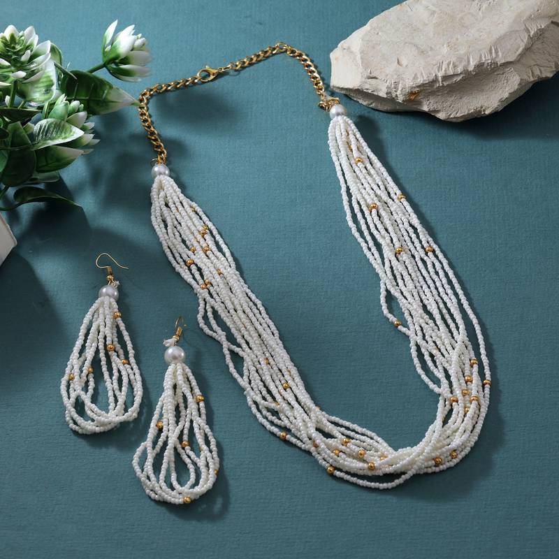 White color puwai necklace set