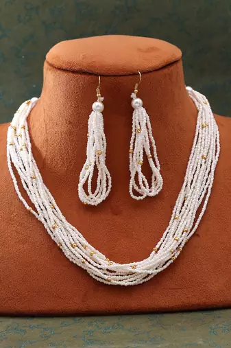 White color puwai necklace set