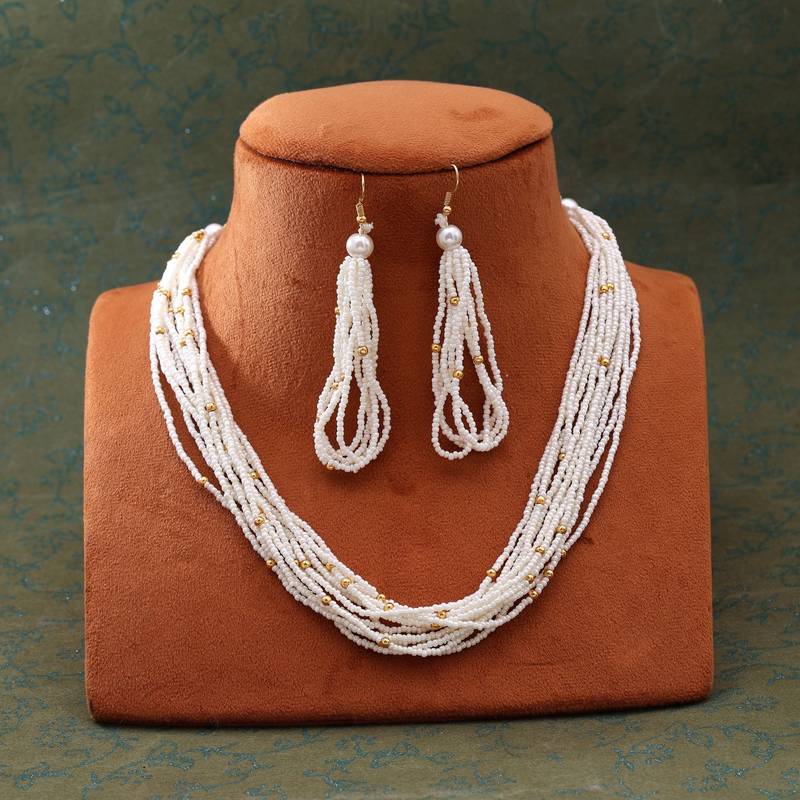 White color puwai necklace set