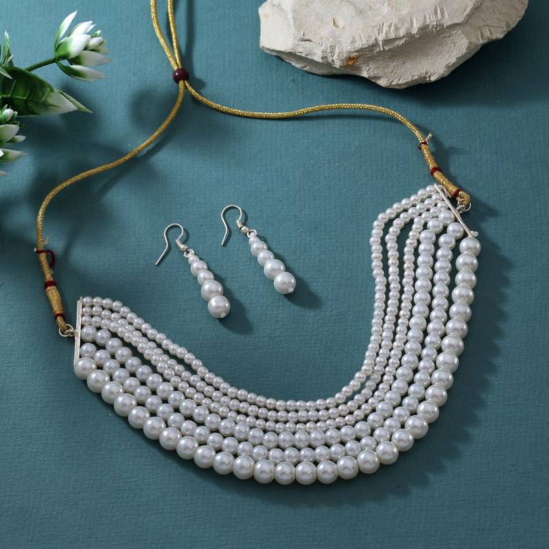 White color puwai necklace set