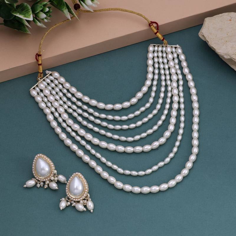 White color puwai necklace set