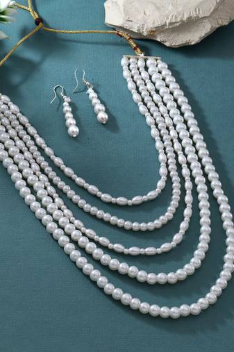 White color puwai necklace set