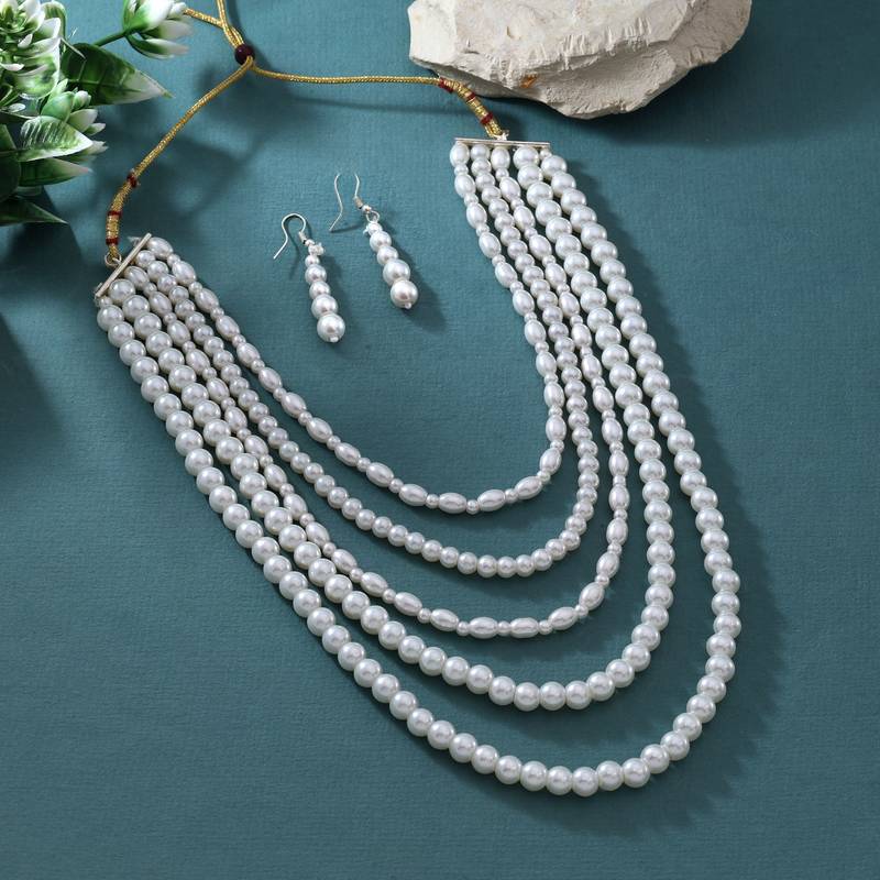 White color puwai necklace set
