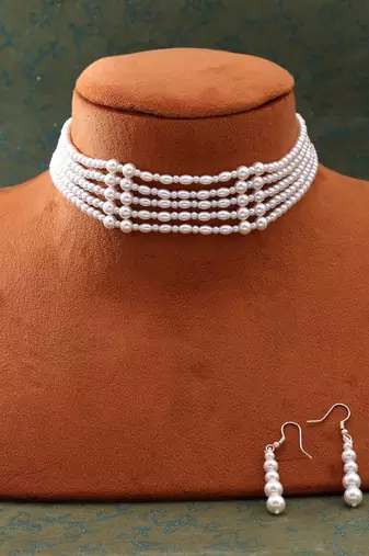 White color puwai necklace set