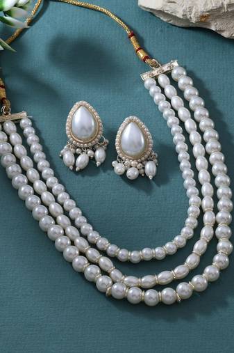 White color puwai necklace set