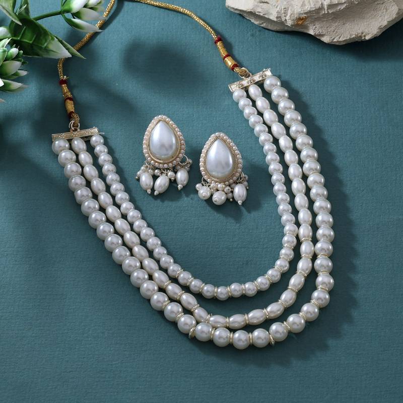 White color puwai necklace set