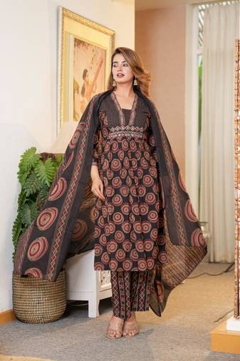 Aaysa floral printed black round neck pure cotton kurta with trouser & dupatta