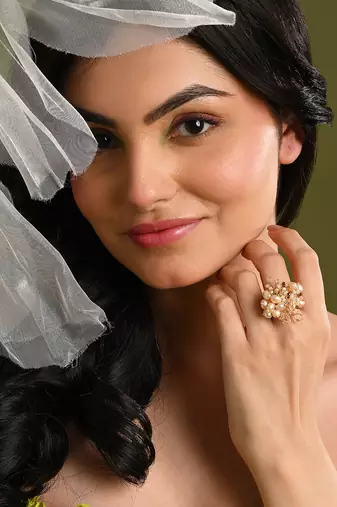 Peach pearl and crystal gold plated ring for all fingers