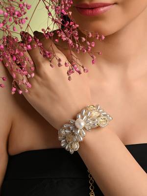 Butterfly shape white pearl and oval stone all size bracelet 1