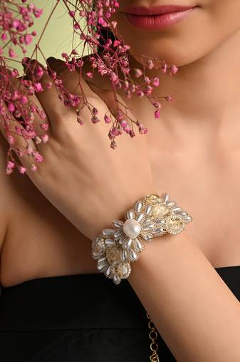 Butterfly shape white pearl and oval stone all size bracelet