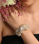 Butterfly shape white pearl and oval stone all size bracelet