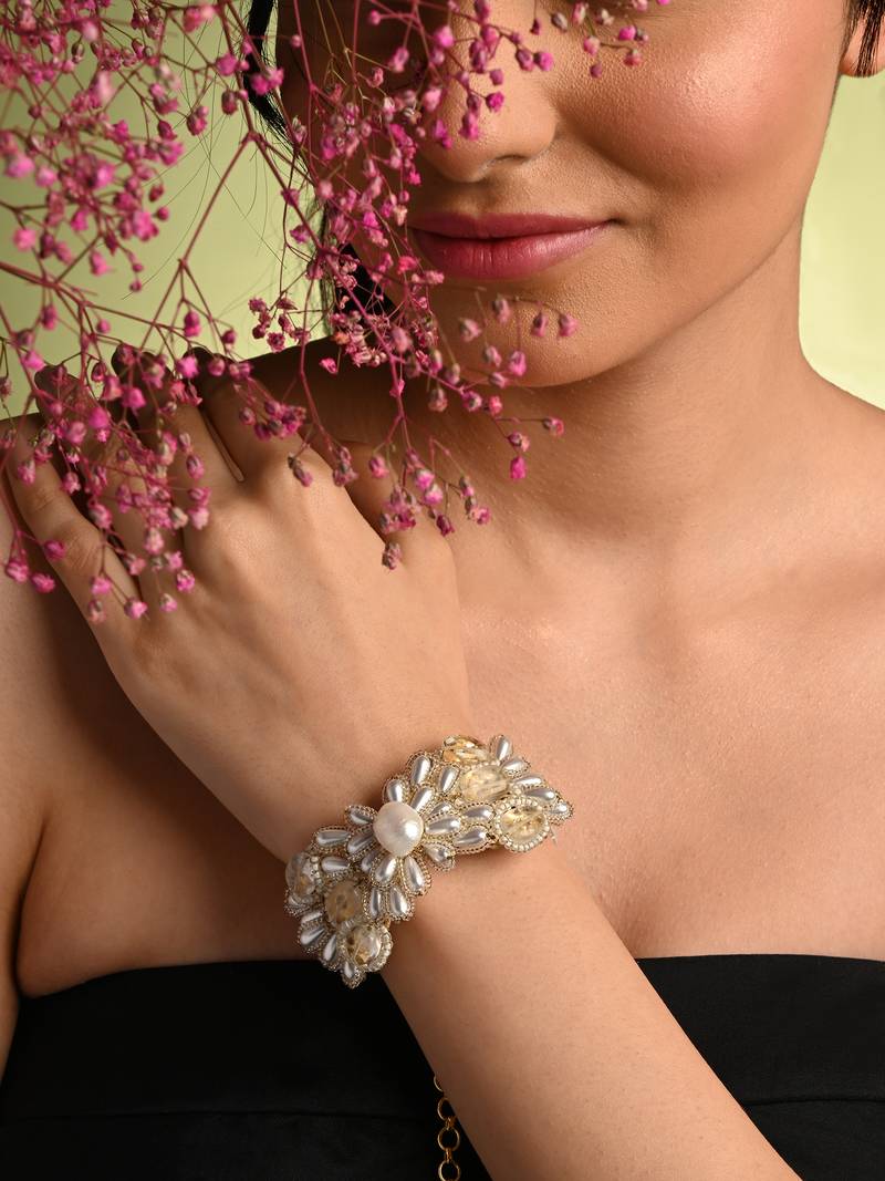 Butterfly shape white pearl and oval stone all size bracelet