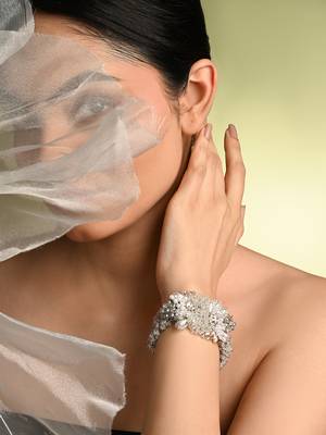 Silver plated pearl festive bracelet 2