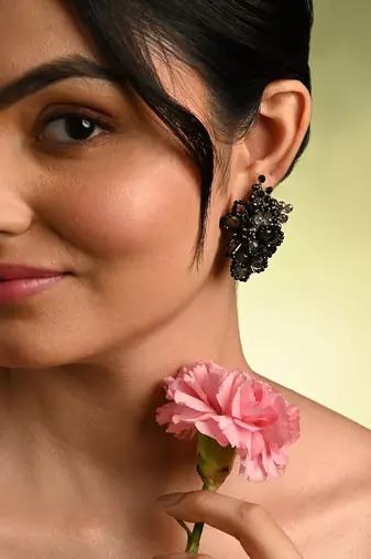 Shaded oval balck and grey stone stud earrings