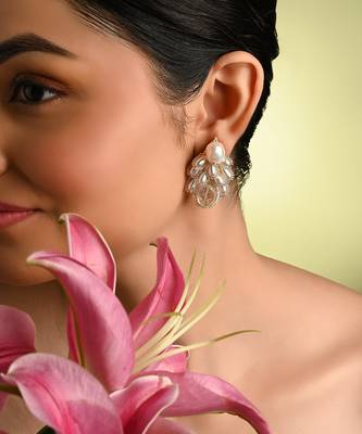 White pearl drop pearl triangle earrings 1