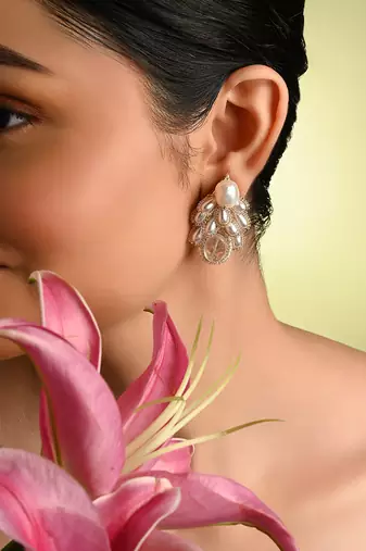 White pearl drop pearl triangle earrings