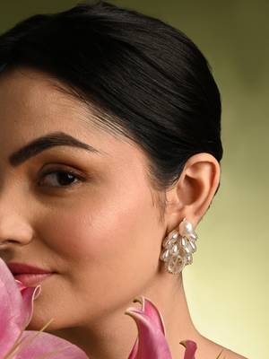 White pearl drop pearl triangle earrings 2