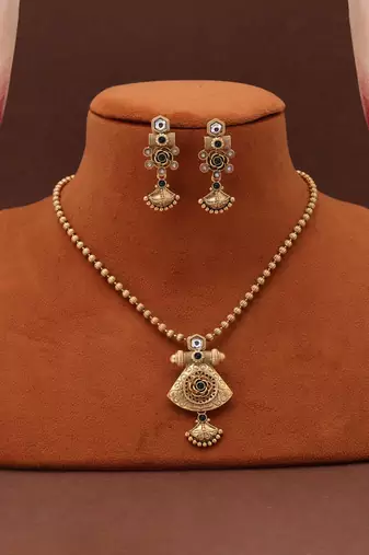 Green color matte gold necklace set