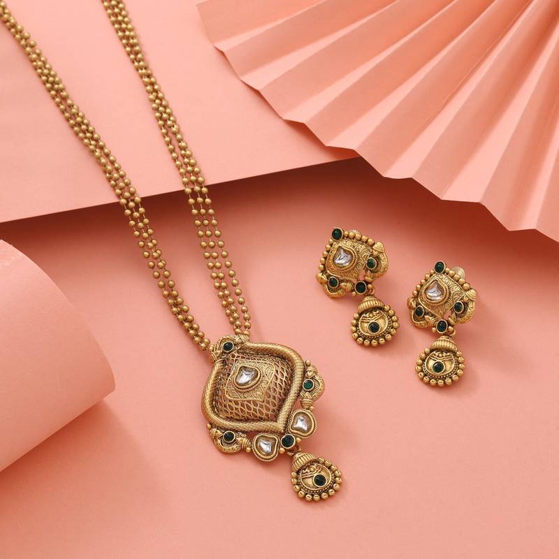 Green color matte gold necklace set