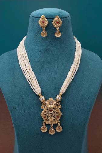 Pink color matte gold necklace set