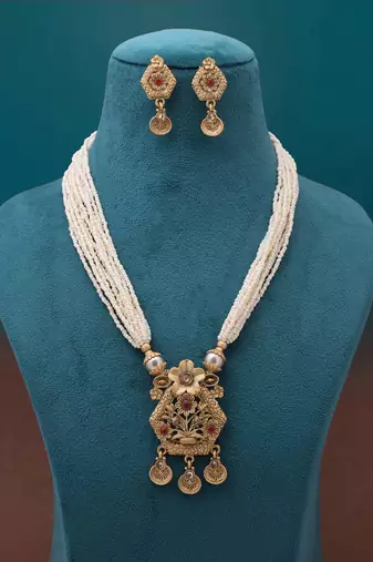 Pink color matte gold necklace set