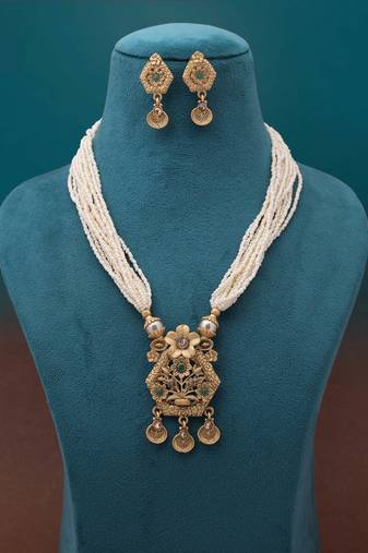 Green color matte gold necklace set