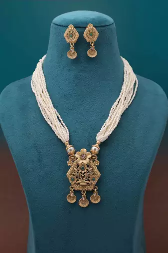 Green color matte gold necklace set