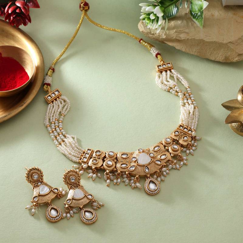 White color matte gold necklace set