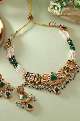 Green color matte gold necklace set