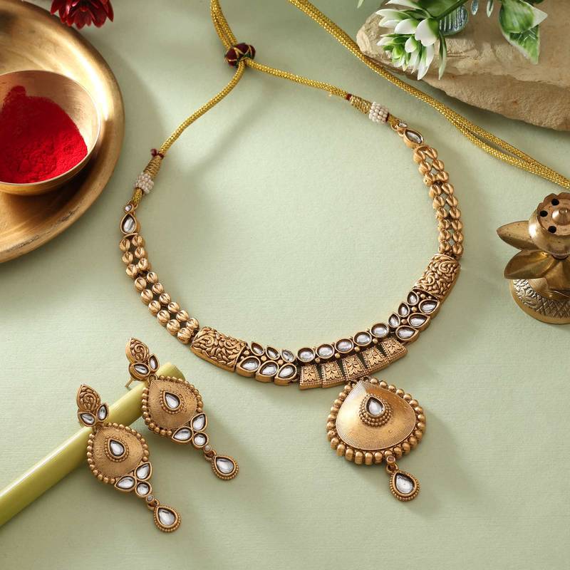 White color matte gold necklace set