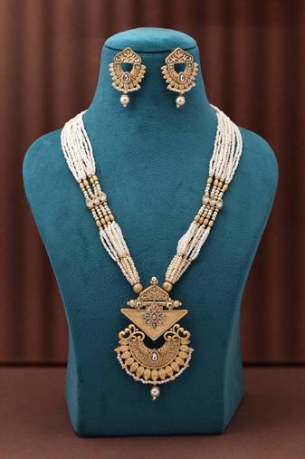 Gold color matte gold necklace set