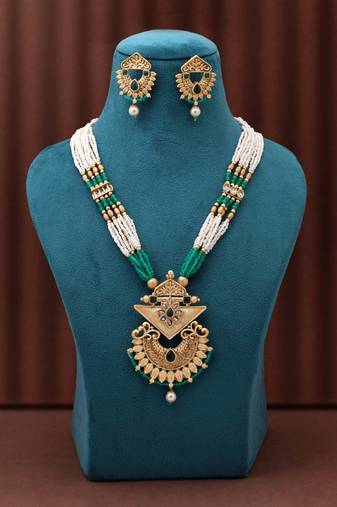 Green color matte gold necklace set