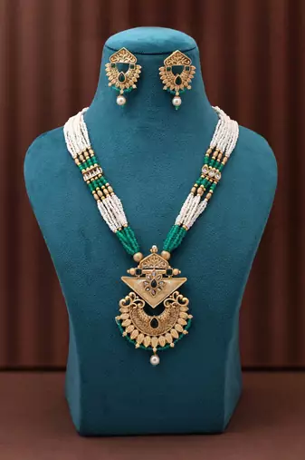 Green color matte gold necklace set