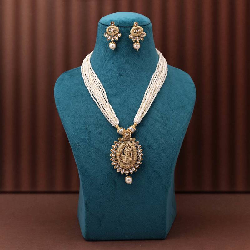 Gold color matte gold necklace set
