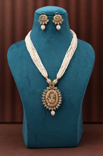 Green color matte gold necklace set