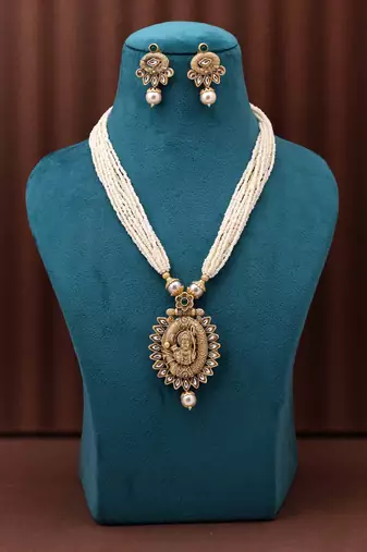 Green color matte gold necklace set