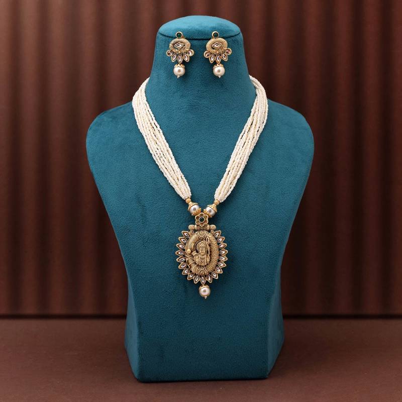 Green color matte gold necklace set