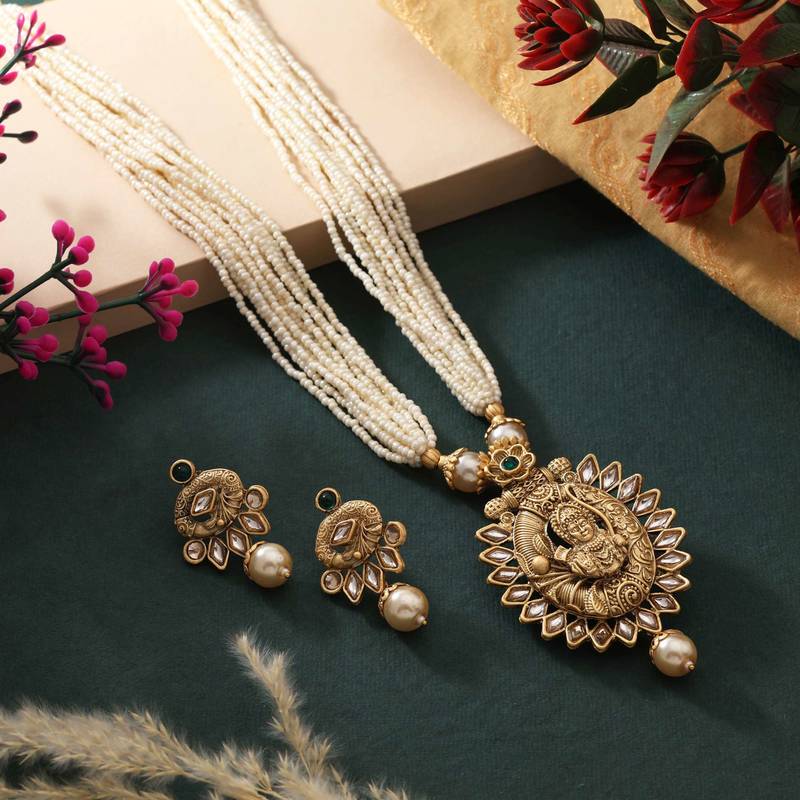 Green color matte gold necklace set
