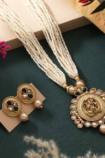 Green color matte gold necklace set