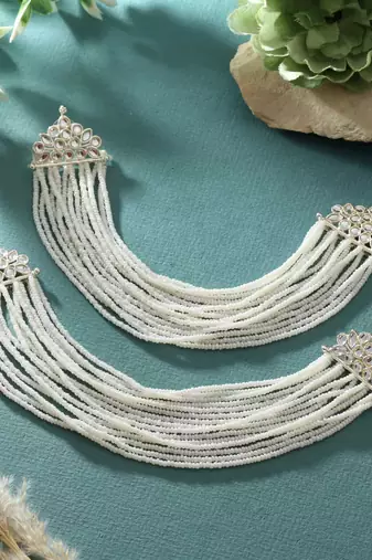 White color earrings