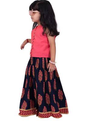 Chanderi woven sleeveless solid top & kalamkari print lehenga-coral &blue 4