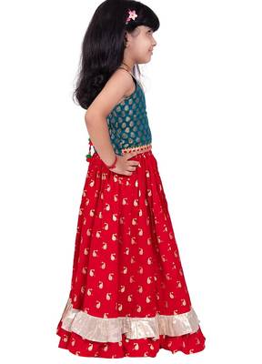Brocade woven sleeveless embellished top with lehenga-rama green & red 3