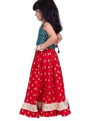 Brocade woven sleeveless embellished top with lehenga-rama green & red 4